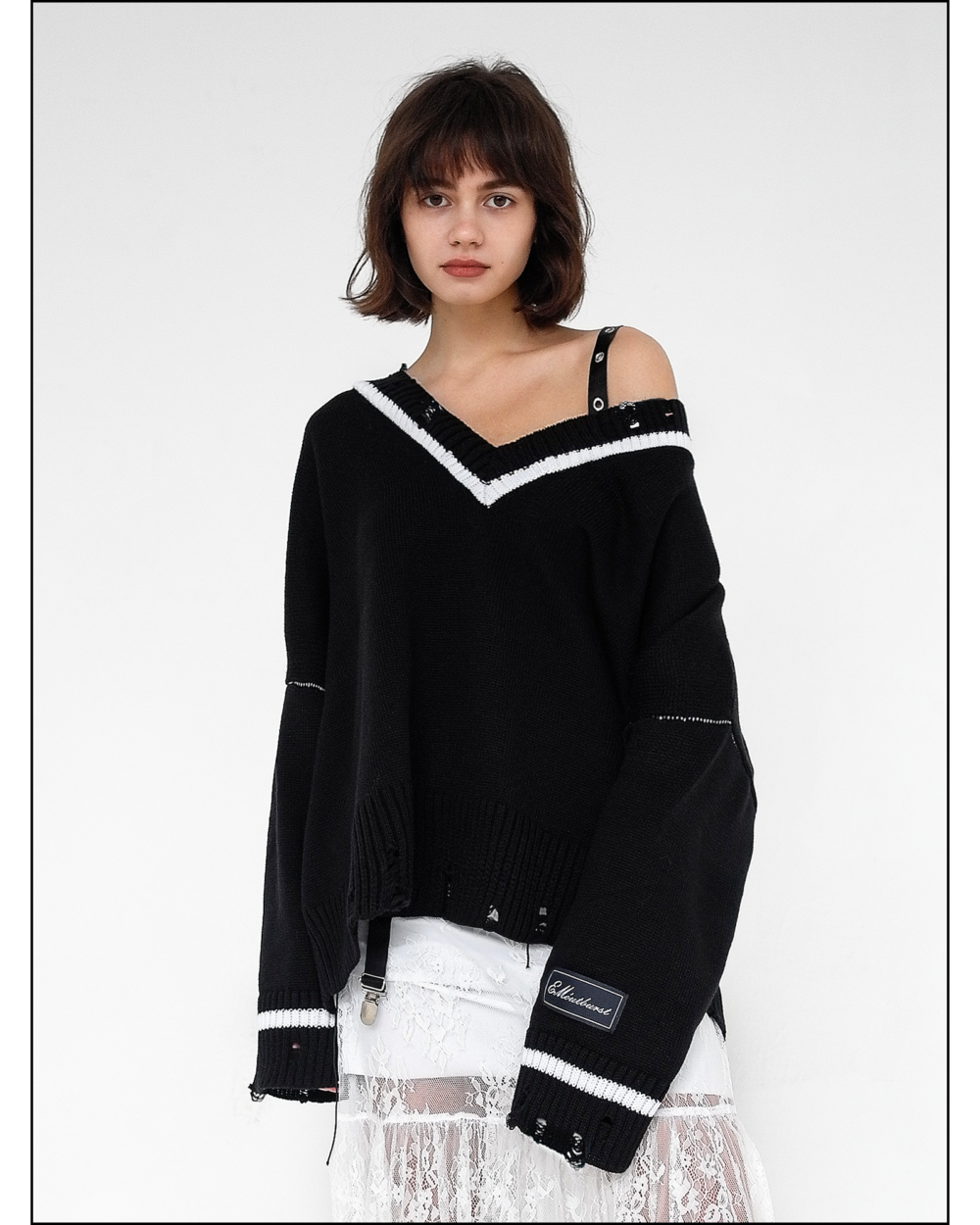 V-NECK SWEATER