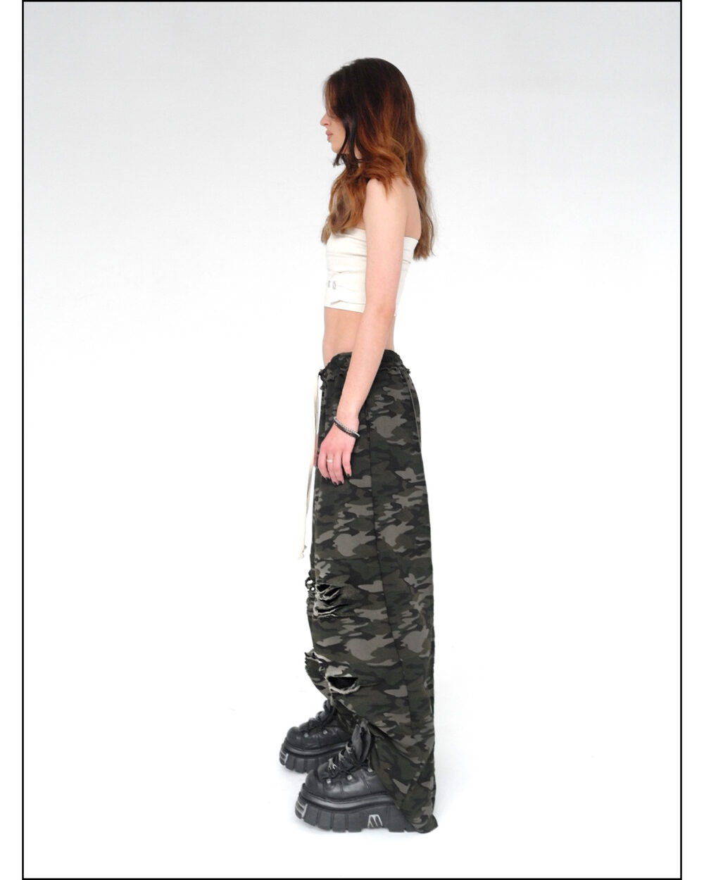 DISTRESSED PANTS in camo