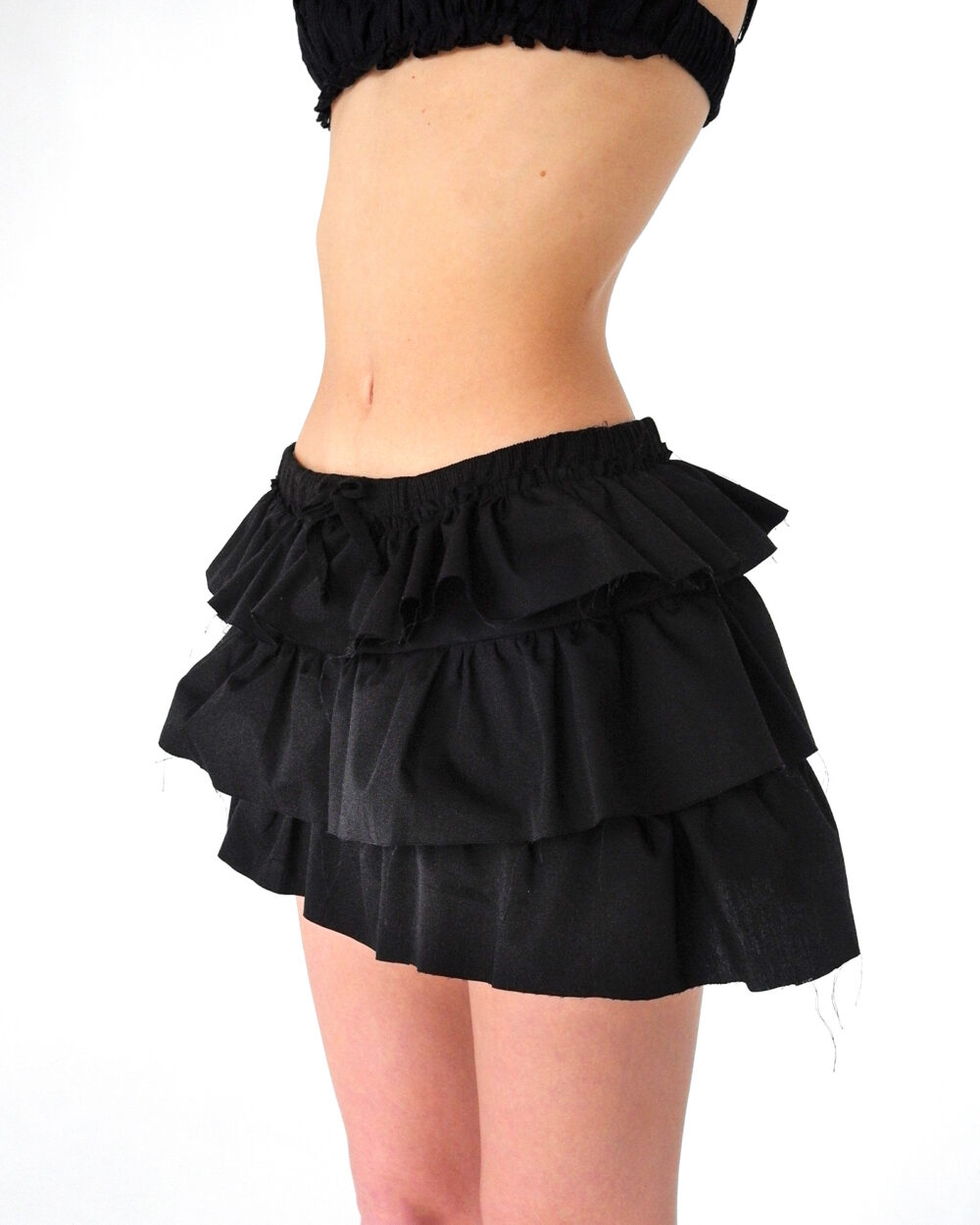 RUFFLE SKIRT in black